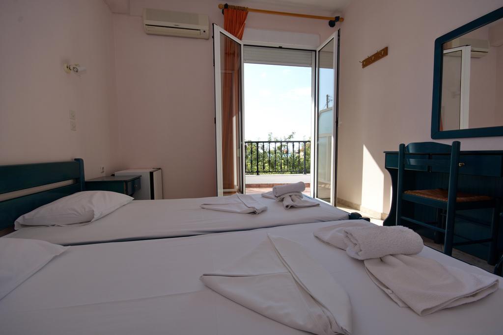 Studios Nelli Alonissos Patitírion Pokoj fotografie